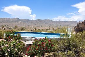 House Of Intellect - Hot Tub, Pool Fire Pit And Views! 1 Bedroom Home 