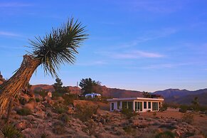 House Of Intellect - Hot Tub, Pool Fire Pit And Views! 1 Bedroom Home 