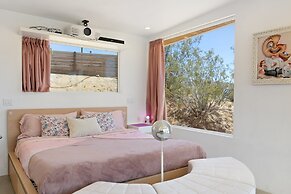 House Of Intellect - Hot Tub, Pool Fire Pit And Views! 1 Bedroom Home 