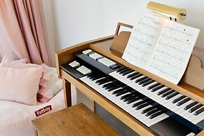 House Of Intellect - Hot Tub, Pool Fire Pit And Views! 1 Bedroom Home 