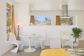 House Of Intellect - Hot Tub, Pool Fire Pit And Views! 1 Bedroom Home 