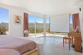 House Of Intellect - Hot Tub, Pool Fire Pit And Views! 1 Bedroom Home 