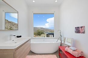 House Of Intellect - Hot Tub, Pool Fire Pit And Views! 1 Bedroom Home 