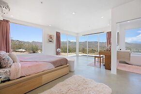 House Of Intellect - Hot Tub, Pool Fire Pit And Views! 1 Bedroom Home 