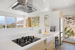 House Of Intellect - Hot Tub, Pool Fire Pit And Views! 1 Bedroom Home 