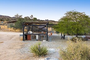 Jackalope Junction-pool, Hot Tub, Fire Pit, Bbq & Desert Views! 2 Bedr