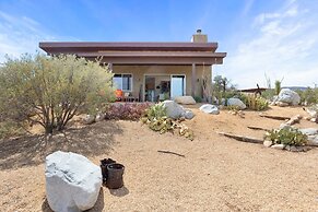 Jackalope Junction-pool, Hot Tub, Fire Pit, Bbq & Desert Views! 2 Bedr