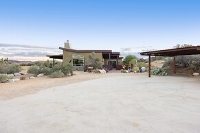 Jackalope Junction-pool, Hot Tub, Fire Pit, Bbq & Desert Views! 2 Bedr