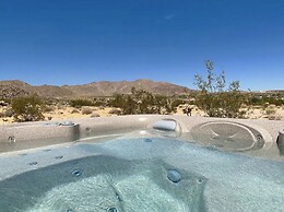 Shadow Mountain House - Hot Tub & Sweeping Views 2 Bedroom Home by Red