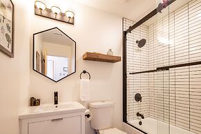The Rockhopper - Hot Tub, Fire Pit & Walk To Downtown Jt! 4 Bedroom Ho