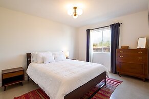The Rockhopper - Hot Tub, Fire Pit & Walk To Downtown Jt! 4 Bedroom Ho