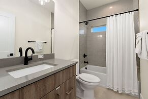 Coastal Chic Home near New Belgium & Old Town FC