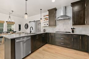 Coastal Chic Home near New Belgium & Old Town FC