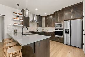 Coastal Chic Home near New Belgium & Old Town FC