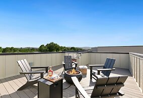 Coastal Chic Home near New Belgium & Old Town FC