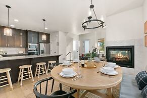 Coastal Chic Home near New Belgium & Old Town FC