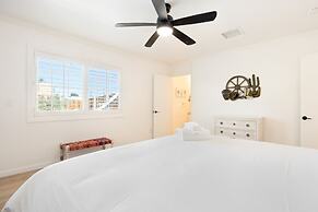 Roadrunner Inn - Pool, Hot Tub, Bbq And Fire Pit! 2 Bedroom Home by Re