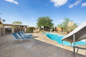 Roadrunner Inn - Pool, Hot Tub, Bbq And Fire Pit! 2 Bedroom Home by Re