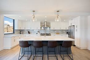 Chateau Evie James -high End Luxury Home W/pool,hot Tub,gameroom 5 Bed