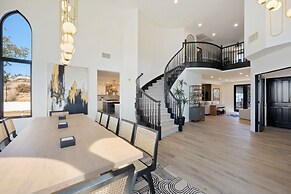 Chateau Evie James -high End Luxury Home W/pool,hot Tub,gameroom 5 Bed