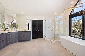 Chateau Evie James -high End Luxury Home W/pool,hot Tub,gameroom 5 Bed