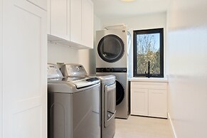 Chateau Evie James -high End Luxury Home W/pool,hot Tub,gameroom 5 Bed