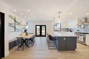 Chateau Evie James -high End Luxury Home W/pool,hot Tub,gameroom 5 Bed