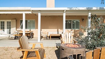 Hillside Desert House - Hot Tub, Fire Pit And Bbq! 3 Bedroom Home by R