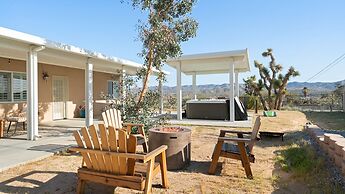 Hillside Desert House - Hot Tub, Fire Pit And Bbq! 3 Bedroom Home by R