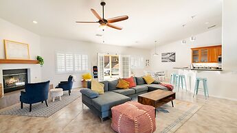 Hillside Desert House - Hot Tub, Fire Pit And Bbq! 3 Bedroom Home by R