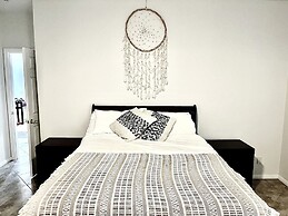 Hillside Desert House - Hot Tub, Fire Pit And Bbq! 3 Bedroom Home by R