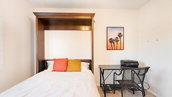 Hillside Desert House - Hot Tub, Fire Pit And Bbq! 3 Bedroom Home by R