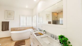 Hillside Desert House - Hot Tub, Fire Pit And Bbq! 3 Bedroom Home by R