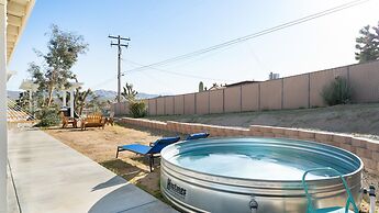 Hillside Desert House - Hot Tub, Fire Pit And Bbq! 3 Bedroom Home by R