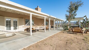 Hillside Desert House - Hot Tub, Fire Pit And Bbq! 3 Bedroom Home by R