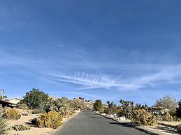 Hillside Desert House - Hot Tub, Fire Pit And Bbq! 3 Bedroom Home by R