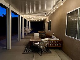 Hillside Desert House - Hot Tub, Fire Pit And Bbq! 3 Bedroom Home by R