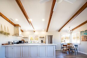 Sukha Life Retreat - Beautiful Views, Close To Jtnp W/hot Tub! 2 Bedro