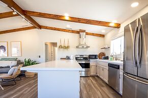 Sukha Life Retreat - Beautiful Views, Close To Jtnp W/hot Tub! 2 Bedro