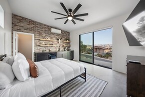 Loft Ledge - Modern Desert Oasis With Hot Tub And Incredible End 3 Bed