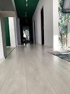 Spacious 3 Bed Apartment Cluj Floresti Near Vivo