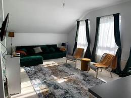 Spacious 3 Bed Apartment Cluj Floresti Near Vivo