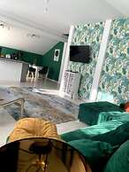 Spacious 3 Bed Apartment Cluj Floresti Near Vivo