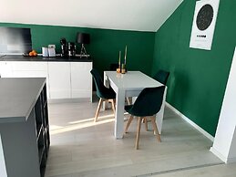 Spacious 3 Bed Apartment Cluj Floresti Near Vivo