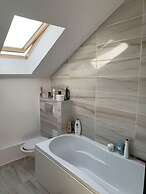 Spacious 3 Bed Apartment Cluj Floresti Near Vivo