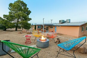 Rocky Ridge Retreat - Hot Tub, Fire Pit & Bbq! 2 Bedroom Home by RedAw
