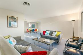 Rocky Ridge Retreat - Hot Tub, Fire Pit & Bbq! 2 Bedroom Home by RedAw