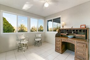 Rocky Ridge Retreat - Hot Tub, Fire Pit & Bbq! 2 Bedroom Home by RedAw