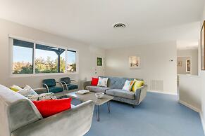 Rocky Ridge Retreat - Hot Tub, Fire Pit & Bbq! 2 Bedroom Home by RedAw