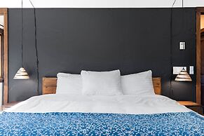 Dreamspace - Hot Tub, Fire Pit, 5 Min. To Park 2 Bedroom Home by RedAw